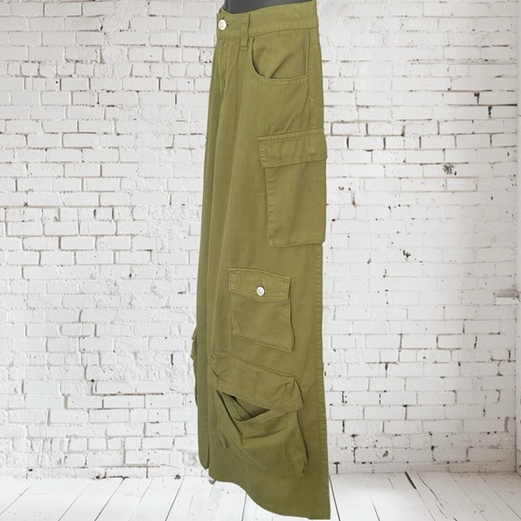Forever 21 Olive Wide-Leg Cargo Pants - Picture 3 of 8
